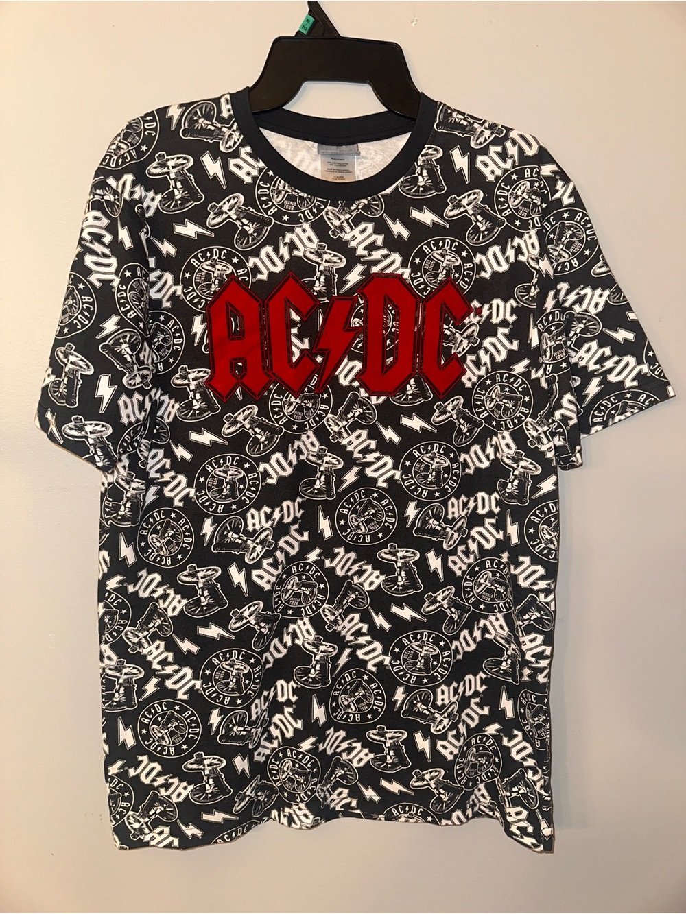 AC/DC Men’s Med Black & White Logo Graphic Tee with Red Chest Emblem
